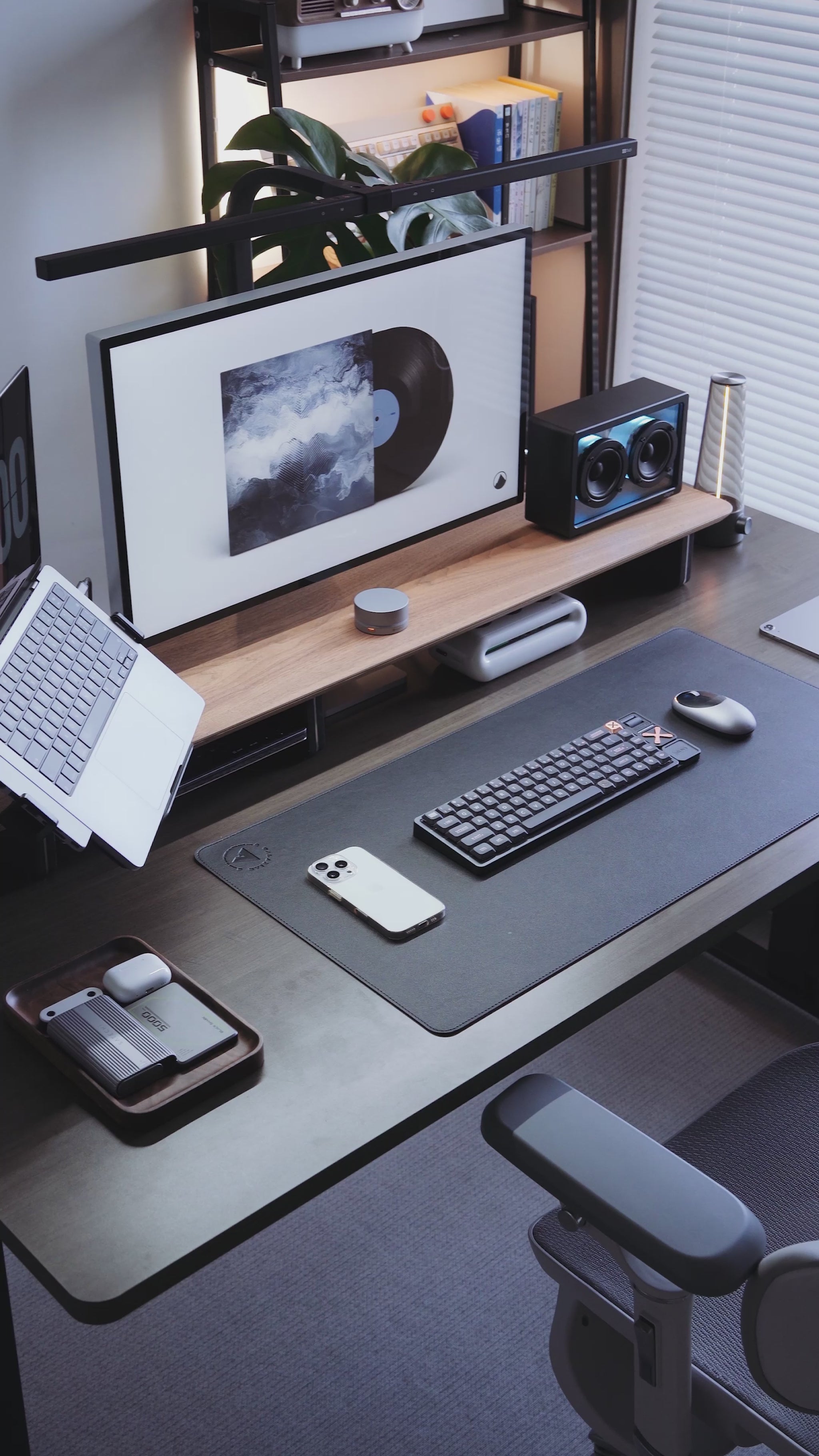 Jayine Cassette Glow-Black